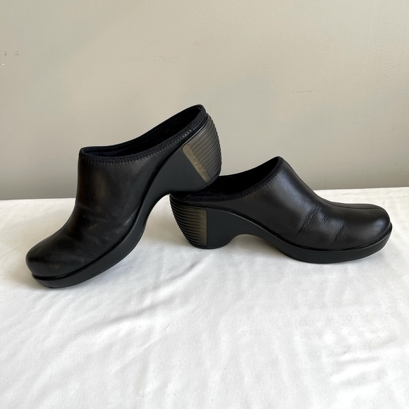 Clarks Privo Clogs - Picture 10 of 10